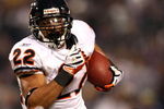 MINNEAPOLIS - NOVEMBER 30:  Matt Forte #22 of the Chicago Bears eludes Darren Sharper #42  of the Minnesota Vikings at the Metrodome on November 30, 2008 in Minneapolis, Minnesota.  (Photo by Jonathan Ferrey/Getty Images)