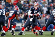 ORCHARD PARK, NY - DECEMBER 28: Trent Edwards #5 of the Buffalo Bills looks to hand off to Fred Jackson #22 during the game against the New England Patriots on December 28, 2008 at Ralph Wilson Stadium in Orchard Park, New York. (Photo by Rick Stewart/Getty Images)