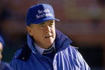 KANSAS CITY, MO - NOVEMBER 20:  Head coach Chuck Knox of the Seattle Seahawks watches the NFL game against the Kansas City Chiefs at Arrowhead Stadium on November 20, 1988 in Kansas City, Missouri.  The Chiefs defeated the Seahawks 27-24.  (Photo by Jonathan Daniel/Getty Images) 