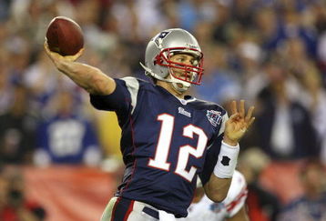 GLENDALE, AZ - FEBRUARY 03:  Quarterback Tom Brady #12 of the New England Patriots drops back to pass against the New York Giants the second half of Super Bowl XLII on February 3, 2008 at the University of Phoenix Stadium in Glendale, Arizona. The Giants defeated the Patriots 17-14.  (Photo by Donald Miralle/Getty Images)