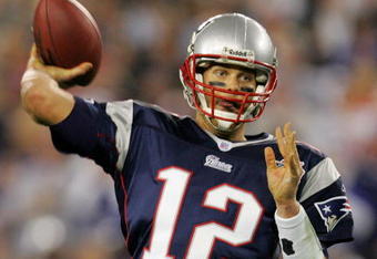 GLENDALE, AZ - FEBRUARY 03:  Tom Brady #12 of of the New England Patriots passes in the fourth quarter of Super Bowl XLII against the New York Giants on February 3, 2008 at the University of Phoenix Stadium in Glendale, Arizona.  (Photo by Streeter Lecka/Getty Images)