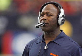 ATLANTA - OCTOBER 12:  Heead coach Lovie Smith of the Chicago Bears walks on the sidelines during the game against the Atlanta Falcons at the Georgia Dome on October 12, 2008 in Atlanta, Georgia.  (Photo by Kevin C. Cox/Getty Images)