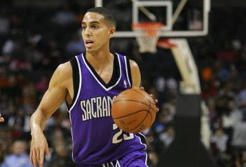 CHARLOTTE, NC - FEBRUARY 22:  Kevin Martin #23 of the Sacramento Kings moves the ball against the Charlotte Bobcats during the game at Bobcats Arena on February 22, 2008 in Charlotte, North Carolina. The Kings won 116-115.  NOTE TO USER: User expressly acknowledges and agrees that, by downloading and or using this photograph, User is consenting to the terms and conditions of the Getty Images License Agreement. (Photo by Streeter Lecka/Getty Images)