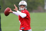 FLORHAM PARK, NJ - MAY 02:  Quarterback Mark Sanchez #6 of the New York Jets throws a pass during minicamp on May 2, 2009 at the Atlantic Health Jets Training Center in Florham Park, New Jersey.  (Photo by Jim McIsaac/Getty Images)