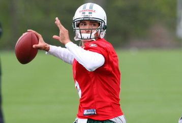 FLORHAM PARK, NJ - MAY 02:  Quarterback Mark Sanchez #6 of the New York Jets throws a pass during minicamp on May 2, 2009 at the Atlantic Health Jets Training Center in Florham Park, New Jersey.  (Photo by Jim McIsaac/Getty Images)