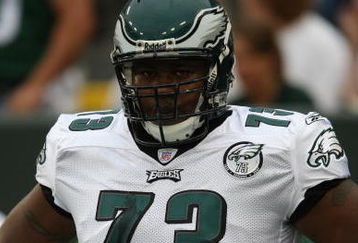 GREEN BAY, WI - SEPTEMBER 09: Shawn Andrews #73 of the Philadelphia Eagles warms up before a game against the Green Bay Packers on September 9, 2007 at Lambeau Field in Green Bay, Wisconsin. The Packers defeated the Eagles 16-13. (Photo by Jonathan Daniel/Getty Images)
