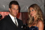 NEW YORK - MAY 04:  NFL player Tom Brady and model Gisele Bundchen attends 'The Model as Muse: Embodying Fashion' Costume Institute Gala at The Metropolitan Museum of Art on May 4, 2009 in New York City.  (Photo by Stephen Lovekin/Getty Images)