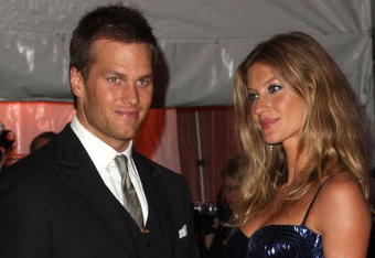 NEW YORK - MAY 04:  NFL player Tom Brady and model Gisele Bundchen attends 'The Model as Muse: Embodying Fashion' Costume Institute Gala at The Metropolitan Museum of Art on May 4, 2009 in New York City.  (Photo by Stephen Lovekin/Getty Images)