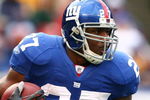 EAST RUTHERFORD, NJ - DECEMBER 07:  Brandon Jacobs #27 of the New York Giants runs against the Philadelphia Eagles during their game on December 7, 2008 at Giants Stadium in East Rutherford, New Jersey.  (Photo by Al Bello/Getty Images)