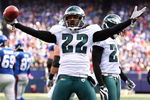 EAST RUTHERFORD, NJ - JANUARY 11:  Asante Samuel #22 of the Philadelphia Eagles celebrates after intercepting a ball against the New York Giants during the NFC Divisional Playoff Game on January 11, 2009 at Giants Stadium in East Rutherford, New Jersey.  (Photo by Al Bello/Getty Images)