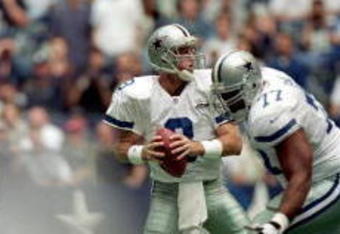 29 Oct 2000: Quarterback Troy Aikman #8 of the Dallas Cowboys looks to pass the ball during the game against the Jacksonville Jaguars at the Texas Stadium in Irving, Texas. The Jaguars defeated the Cowboys 23-17.Mandatory Credit: Ronald Martinez  /Allsport
