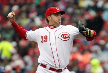 CINCINNATI, OH - APRIL 6: Starting pitcher Aaron Harang # 39 of the Cincinnati Reds pitches against the New York Mets during the first inning at Great American Ballpark on April 6, 2009 in Cincinnati, Ohio. (Photo by Mark Lyons/Getty Images)