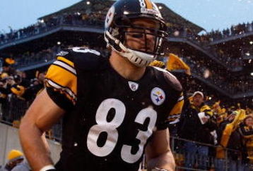 PITTSBURGH - JANUARY 11:  Heath Miller #83 of the Pittsburgh Steelers takes the field against the San Diego Chargers during their AFC Divisional Playoff Game on January 11, 2009 at Heinz Field in Pittsburgh, Pennsylvania. The Steelers won 35-24. (Photo by Chris Graythen/Getty Images)