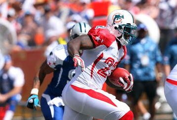 HONOLULU, HI - FEBRUARY 08: Running back Ronnie Brown #23 of the AFC All-Stars Miami Dolphins runs the ball against the NFC All-Stars in the 2009 NFL Pro Bowl at Aloha Stadium on February 8, 2009 in Honolulu, Hawaii. The NFC defeated the AFC 30-21. (Photo by Paul Spinelli/Getty Images)
