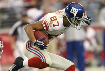 GLENDALE, AZ - NOVEMBER 23:  Wide receiver Domenik Hixon #87 of the New York Giants leaps a tackler as he returns a kickoff 68 yards against the Arizona Cardinals on November 23, 2008 at University of Phoenix Stadium in Glendale, Arizona.  (Photo by Stephen Dunn/Getty Images)