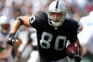 OAKLAND, CA - SEPTEMBER 09:  Zach Miller #80 of the Oakland Raiders carries the ball against the Detroit Lions during the NFL game on September 9, 2007 at McAfee Coliseum in Oakland, California. The Lions won 36-21. (Photo by Jed Jacobsohn/Getty Images)