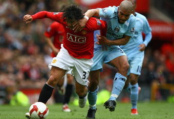 MANCHESTER, ENGLAND - MAY 10:  Carlos Tevez of Manchester United battles for the ball with Nigel De Jong of Manchester City during the Barclays Premier League match between Manchester United and Manchester City at Old Trafford on May 10, 2009 in Manchester, England.  (Photo by Alex Livesey/Getty Images)
