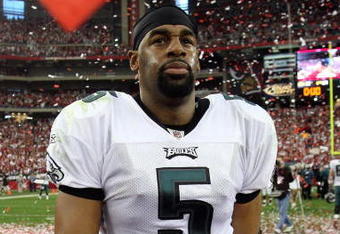 GLENDALE, AZ - JANUARY 18:  Quarterback Donovan McNabb #5 of the Phildelphia Eagles walks off the field after losing to the Arizona Cardinals during the NFC championship game on January 18, 2009 at University of Phoenix Stadium in Glendale, Arizona. The Cardinals defeated the Eagles 32-25 to advance to the Super Bowl.  (Photo by Jed Jacobsohn/Getty Images)