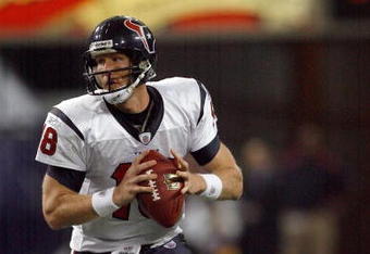 MINNEAPOLIS - NOVEMBER 02:  Sage Rosenfels #18 of the Houston Texans looks to pass in the pocket against the Minnesota Vikings during the game at the Hubert H. Humphrey Metrodome on November 2, 2008 in Minneapolis, Minnesota.  (Photo by Harry How/Getty Images)
