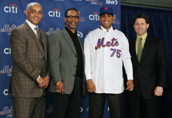 LONG ISLAND CITY, NY - DECEMBER 17: (L-R) General Manager Omar Minaya, Manager Jerry Manuel, Francisco Rodriquez and Chief Operating Officer Jeff Wilpon of the New York Mets pose for a photo during a press conference to introduce Rodriquez on December 17, 2008 at the Citigroup Building in New York City.  (Photo by Mike Stobe/Getty Images)