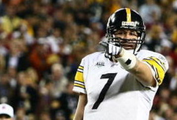 TAMPA, FL - FEBRUARY 01:  Quarterback Ben Roethlisberger #7 of the Pittsburgh Steelers points against the Arizona Cardinals during Super Bowl XLIII on February 1, 2009 at Raymond James Stadium in Tampa, Florida.  (Photo by Chris McGrath/Getty Images)