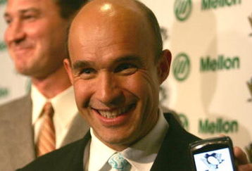 PITTSBURGH - OCTOBER 05:  Jim Balsillie Chairman and Co-CEO of Research In Motion and new owner of the Pittsburgh Penguins poses with his Blackberry in a press conference announcing the purchase of the team alongside Mario Lemieux after the first period at Mellon Arena on October 5, 2006 in Pittsburgh, Pennsylvania.  (Photo by Harry How/Getty Images) 
