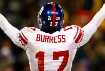 GREEN BAY, WI - JANUARY 20:  Wide receiver Plaxico Burress #17 of the New York Giants reacts to the crowd during the NFC championship game against the Green Bay Packers on January 20, 2008 at Lambeau Field in Green Bay, Wisconsin.  (Photo by Jamie Squire/Getty Images)