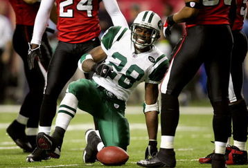 ATLANTA - OCTOBER 24:  Cornerback Curtis Martin #28 of the New York Jets reacts after the play during the game against the Atlanta Falcons on October 24, 2005 at the Georgia Dome in Atlanta, Georgia.  The Atlanta Falcons won 27-14.  (Photo By Streeter Lecka/Getty Images)