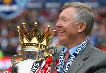 MANCHESTER, ENGLAND - MAY 16:  Sir Alex Ferguson the manager of Manchester United lifts the Barclays Premier League trophy after the Barclays Premier League match between Manchester United and Arsenal at Old Trafford on May 16, 2009 in Manchester, England.  (Photo by Alex Livesey/Getty Images)