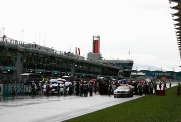 KUALA LUMPUR, MALAYSIA - APRIL 05:  Cars line up on the start finish straight as the race is red flagged due to rain during the Malaysian Formula One Grand Prix at the Sepang Circuit on April 5, 2009 in Kuala Lumpur, Malaysia.  (Photo by Paul Gilham/Getty Images)