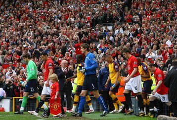 MANCHESTER, ENGLAND - MAY 16:  Manchester United walk on to the pitch before the Barclays Premier League match between Manchester United and Arsenal at Old Trafford on May 16, 2009 in Manchester, England.  (Photo by Alex Livesey/Getty Images)