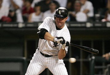 CHICAGO - AUGUST 9:  Jim Thome #25 of the Chicago White Sox takes a strike from Randy Johnson of the New York Yankees on August 9, 2006 at U.S. Cellular Field in Chicago, Illinois.  (Photo by Jonathan Daniel/Getty Images)