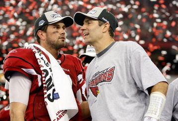 GLENDALE, AZ - JANUARY 18:  (L-R) Quarterbacks Matt Leinart #7 and Kurt Warner #13 of the Arizona Cardinals celebrate after winning the NFC championship game against the Philadelphia Eagles on January 18, 2009 at University of Phoenix Stadium in Glendale, Arizona. The Cardinals defeated the Eagles 32-25 to advance to the Super Bowl.  (Photo by Jamie Squire/Getty Images)