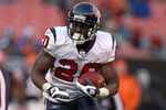 CLEVELAND - NOVEMBER 23:  Steve Slaton #20 of the Houston Texans runs with the ball during the NFL game against the Cleveland Browns at Cleveland Browns Stadium on November 23, 2008 in Cleveland, Ohio.  (Photo by Andy Lyons/Getty Images)