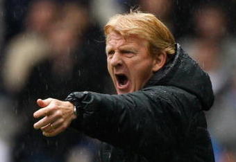 GLASGOW, SCOTLAND - MAY 09:  Gordon Strachan coach of Celtic shouts instructions to his players, during the Scottish Premier League match between Rangers and Celtic at Ibrox stadium on May 9, 2009 in Glasgow, Scotland.  (Photo by Jeff J Mitchell/Getty Images)