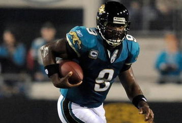 JACKSONVILLE, FL - DECEMBER 18: David Garrard #9 of the Jacksonville Jaguars runs for yardage during the game against the Indianapolis Colts at Jacksonville Municipal Stadium on December 18, 2008 in Jacksonville, Florida.  (Photo by Sam Greenwood/Getty Images)