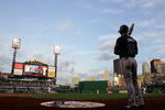 PITTSBURGH - MAY 10:  Chipper Jones #10 of the Atlanta Braves waits to bat against the Pittsburgh Pirates on May 10, 2008 at PNC Park in Pittsburgh, Pennsylvania.  (Photo by Jim McIsaac/Getty Images)