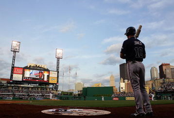 PITTSBURGH - MAY 10:  Chipper Jones #10 of the Atlanta Braves waits to bat against the Pittsburgh Pirates on May 10, 2008 at PNC Park in Pittsburgh, Pennsylvania.  (Photo by Jim McIsaac/Getty Images)