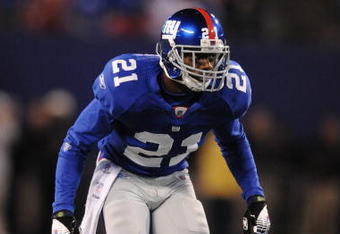 EAST RUTHERFORD, NJ - NOVEMBER 02: Kenny Phillips #21 of the New York Giants in action against the Dallas Cowboys during their game on November 2, 2008 at Giants Stadium in East Rutherford, New Jersey.  (Photo by Al Bello/Getty Images)