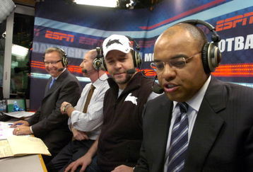 JACKSONVILLE, FL - OCTOBER 22: Actor Russell Crowe is interviewed in the ESPN broadcast booth as the Jacksonville Jaguars host the Indianapolis Colts at the Jacksonville Municipal Stadium on October 22, 2007 in Jacksonville, Florida.  The Colts won 29 - 7. (Photo by Al Messerschmidt/Getty Images)