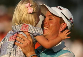 PONTE VEDRA BEACH, FL - MAY 10:  Henrik Stenson of Sweden celebrates on the 18th hole with his daughter Lisa after finishing the final round of THE PLAYERS Championship on THE PLAYERS Stadium Course at TPC Sawgrass on May 10, 2009 in Ponte Vedra Beach, Florida.  (Photo by Scott Halleran/Getty Images)