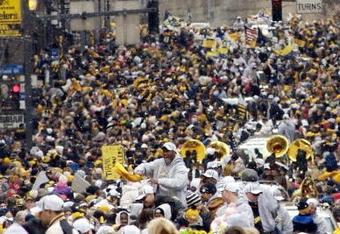 PITTSBURGH - FEBRUARY 7:  An estimated 250,000 Pittsburgh Steelers fans line the streets during the victory parade celebrating the win at Super Bowl XL on February 7, 2006 in downtown Pittsburgh, Pennsylvania.  (Photo by Archie Carpenter/Getty Images)