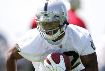 ALAMEDA, CA - MAY 08:  Darrius Heyward-Bey #12 of the Oakland Raiders runs drills during the Raiders minicamp at the team's permanent training facility on May 8, 2009 in Alameda, California.  (Photo by Ezra Shaw/Getty Images)