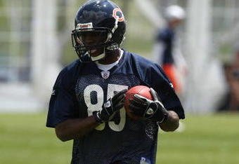 LAKE FOREST, IL - MAY 31: Earl Bennett #85 of the Chicago Bears participates during a mini-camp practice on May 31, 2008 at Halas Hall in Lake Forest, Illinois. (Photo by Jonathan Daniel/Getty Images)