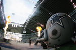 IRVING, TX - DECEMBER 26:  The Washington Redskins take the field against the Dallas Cowboys on December 26, 2004 at Texas Stadium in Irving, Texas.   The Cowboys won 13-10.  (Photo by Ronald Martinez/Getty Images)