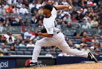 NEW YORK - MAY 17:  Mariano Rivera #42 of the New York Yankees pitches against the Minnesota Twins on May 17, 2009 at Yankee Stadium in the Bronx borough of New York City.  (Photo by Jim McIsaac/Getty Images)