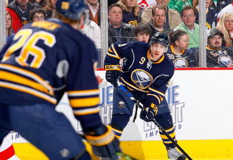 BUFFALO, NY - APRIL 06: Derek Roy #9 of the Buffalo Sabres looks to make a pass to teammate Thomas Vanek #26 against the Detroit Red Wings  on April 6, 2009 at HSBC Arena in Buffalo, New York.  (Photo by Rick Stewart/Getty Images)