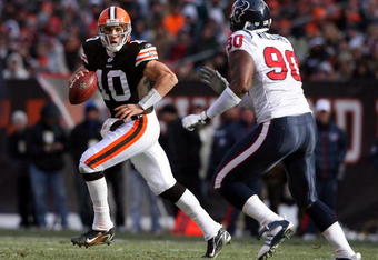CLEVELAND - NOVEMBER 23: Brady Quinn #10 of the Cleveland Browns looks to throw the ball while defended by Mario Williams #90 of the Houston Texans during the NFL game at Cleveland Browns Stadium on November 23, 2008 in Cleveland, Ohio.  (Photo by Andy Lyons/Getty Images)