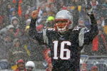 FOXBORO, MA - DECEMBER 21:  Matt Cassell #16 of the New England Patriots reacts after a touchdown against the Arizona Cardinals at Gillette Stadium on December 21, 2008 in Foxboro, Massachusetts.  (Photo by Jim Rogash/Getty Images)