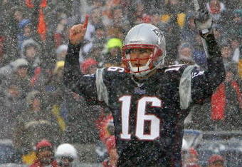 FOXBORO, MA - DECEMBER 21:  Matt Cassell #16 of the New England Patriots reacts after a touchdown against the Arizona Cardinals at Gillette Stadium on December 21, 2008 in Foxboro, Massachusetts.  (Photo by Jim Rogash/Getty Images)